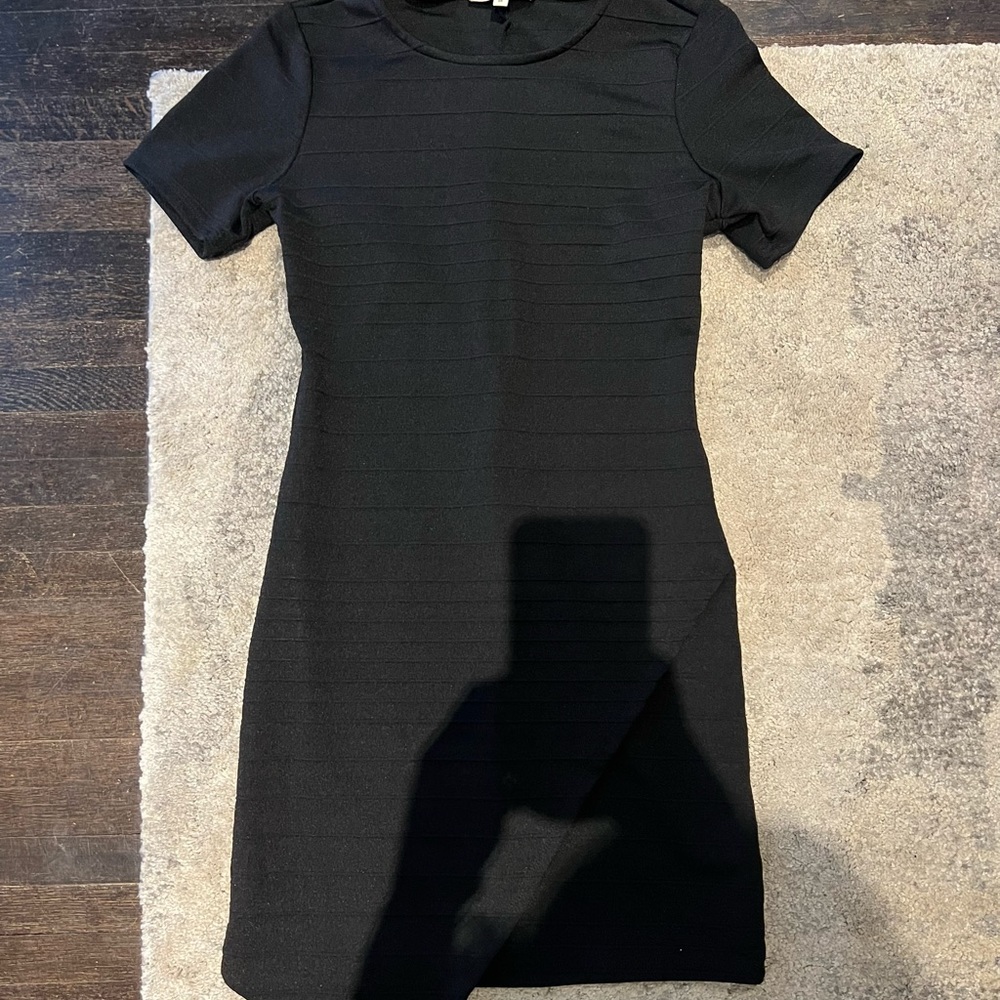 Textured black mini dress 🖤